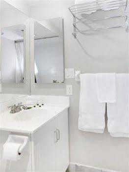 Royal Stays Suites - Blue Jays Way 토론토 외부 사진